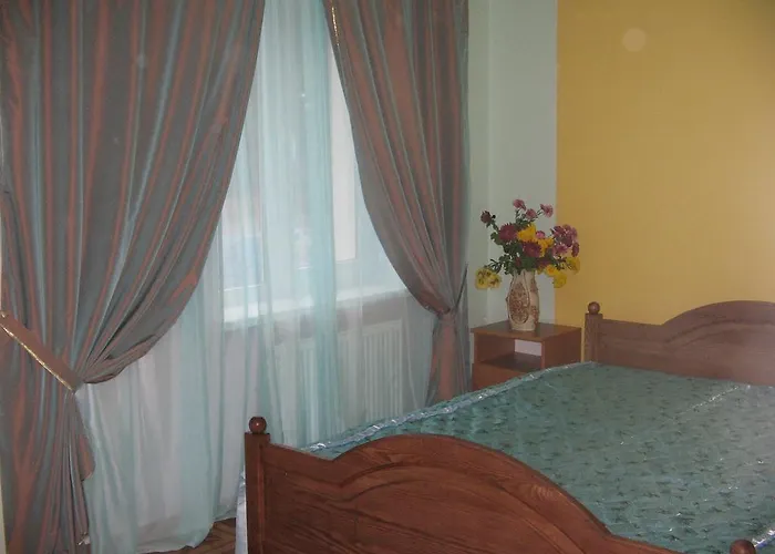 Makovytsya Hotel *